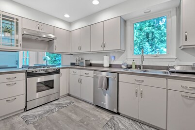 North Hills Home 4 BR/2 BA with attached studio 