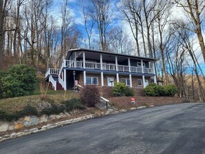 Exterior - Black Bear House on Blueberries Hill (Spruce Pine)