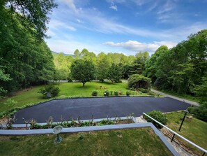 Property grounds - Black Bear House on Blueberries Hill (Spruce Pine)