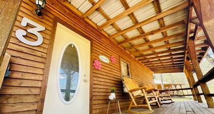 Cabin #3 - Pet/Family Friendly - Giant Spa Tub, Beautiful Ozark Mountain Cabin