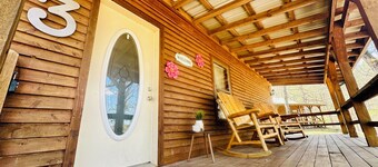 Cabin #3 - Pet/Family Friendly - Giant Spa Tub, Beautiful Ozark Mountain Cabin