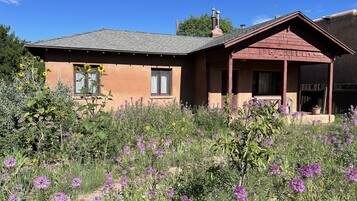 Nhà, nhiều giường, sân hiên, quang cảnh núi | Ngoại thất