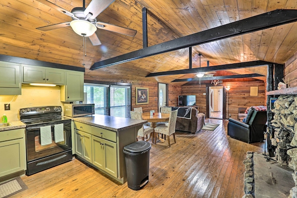 Kitchen | Well-Equipped w/ Cooking Basics