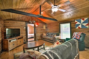 TV - 1950's Serenity Pond Cabin w/ View: Peace & Quiet! (Talladega)