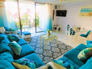 TV - Tropical Oasis: Ocean View ~ Pool & Bar ~ Family-Friendly (Freeport, Grand Bahama Island)