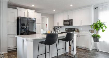 PJinx and Grace Peaceful Lake front 3BR/2ba