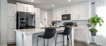 PJinx and Grace Peaceful Lake front 3BR/2ba