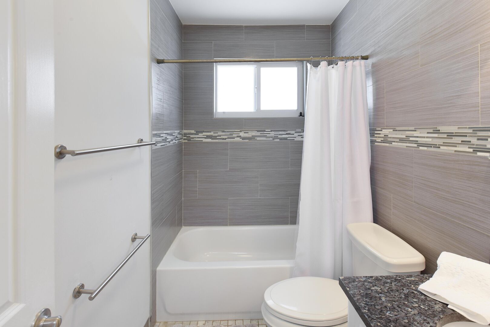Guest bathroom
Shower over Tub