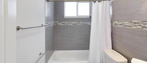 Guest bathroom
Shower over Tub