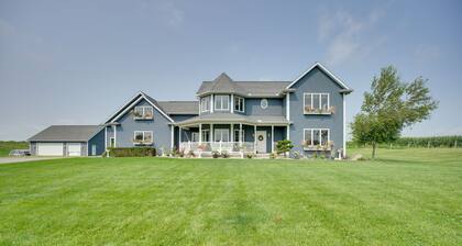 Blue Birds Perch: Stunning Home on Private Hilltop