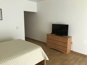 3 quartos, escrivaninha, Wi-Fi, roupa de cama