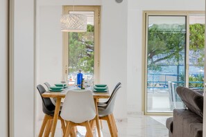 Dining - 90m² on the Croisette with Terrace & Sea View (Cannes)