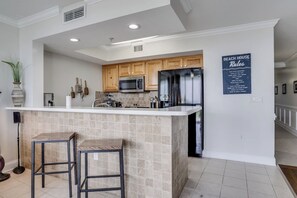 Fridge, coffee/tea maker, cookware/dishes/utensils - DestinWest Pelican Bayside, Lazy River, Hot Tub. (Fort Walton Beach)