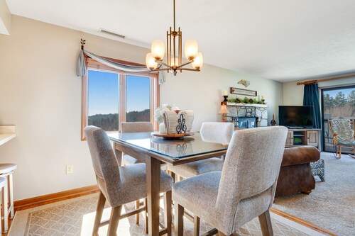 Pleasant condo with mountain view, central AC, fireplace & washer/dryer