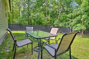 Outdoor dining - Stylish Mountain Home Near Ski, Golf + Manchester! (Bondville)