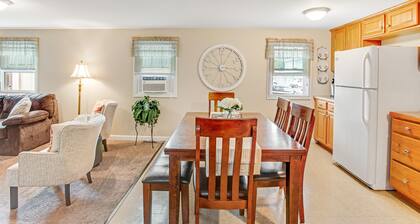 Dog-friendly getaway with firepit & gas grill, great location