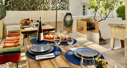 Charming Villa in the CITY CENTER w/ OUTDOOR PATIO! FREEPARKING