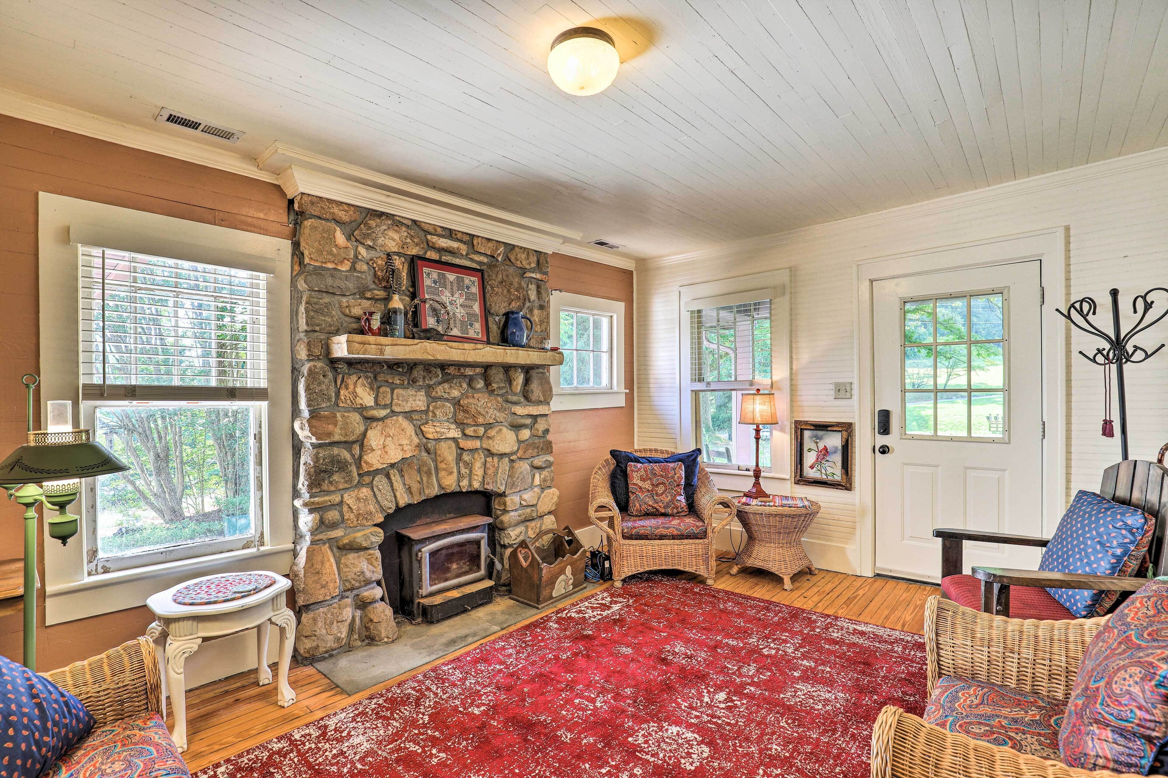 'Momma Rhodes' Cozy Home Near Blue Ridge Pkwy