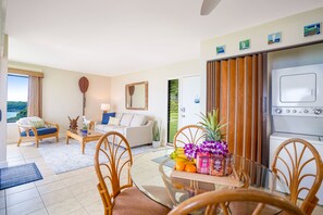 TV, books - Charming condo with amazing ocean vistas, full kitchen, W/D & sunrise-view lanai (Princeville)