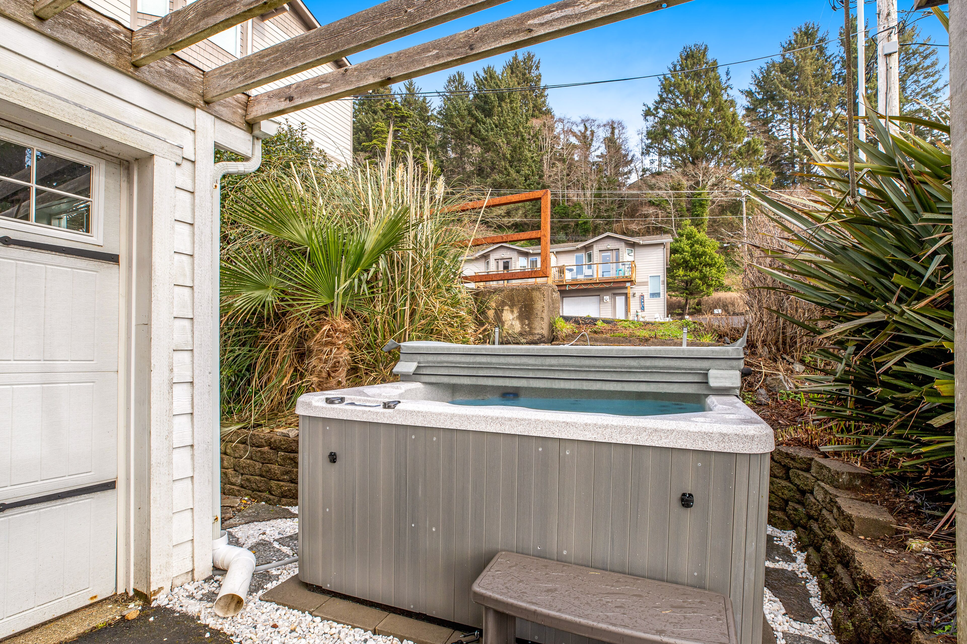 2-Story Dog-Friendly Aparthotel w/Deck, Gas Fireplace, Ocean Views, Beach Access