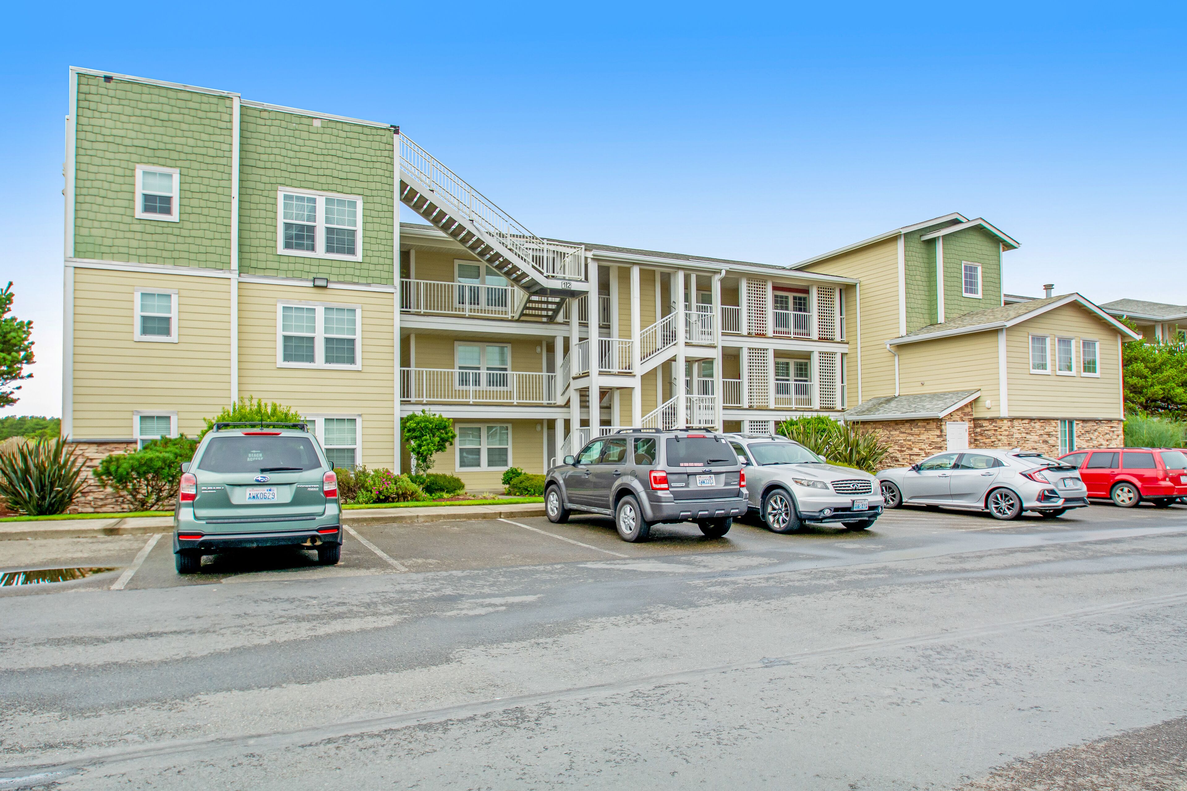 Third Floor, Dog-Friendly Condo w/ High-Speed WiFi, Shared Pool, & W/D