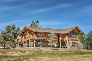 Exterior - Exquisite Log Home with Lander Valley Views! (Lander)