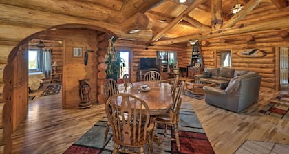 Exquisite Log Home with Lander Valley Views!