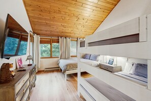 2 bedrooms, Internet, bed sheets - Ski-in, Ski-Out Beaver Creek Penthouse w/Fast WiFi, Shared Hot Tub, & Fireplace (Beaver Creek)