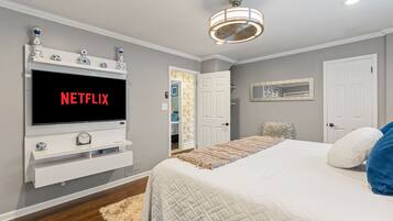 6 soveværelser, skrivebord, strygejern/strygebræt, weekendseng