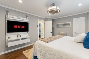 6 chambres, bureau, fer et planche à repasser, lit parapluie