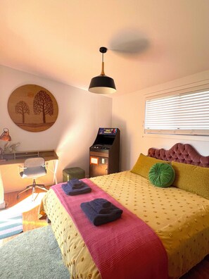 3 bedrooms, desk, iron/ironing board, free WiFi