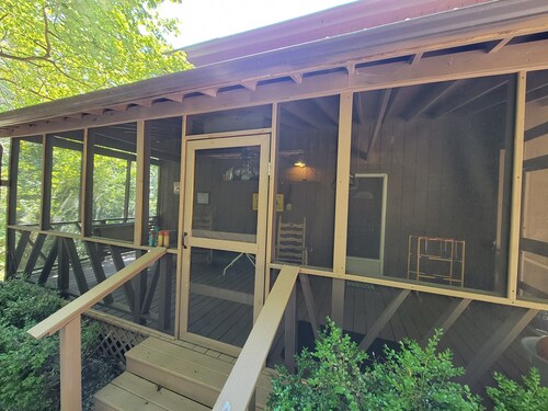 Minutes from Mammoth Cave and Nolin Lake!