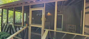 Minutes from Mammoth Cave and Nolin Lake!