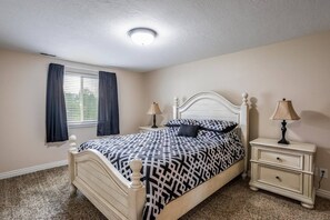 5 bedrooms, desk, iron/ironing board, travel cot - Family Reunion Lodge | Mountain Views! Hot Tub (Heber City)