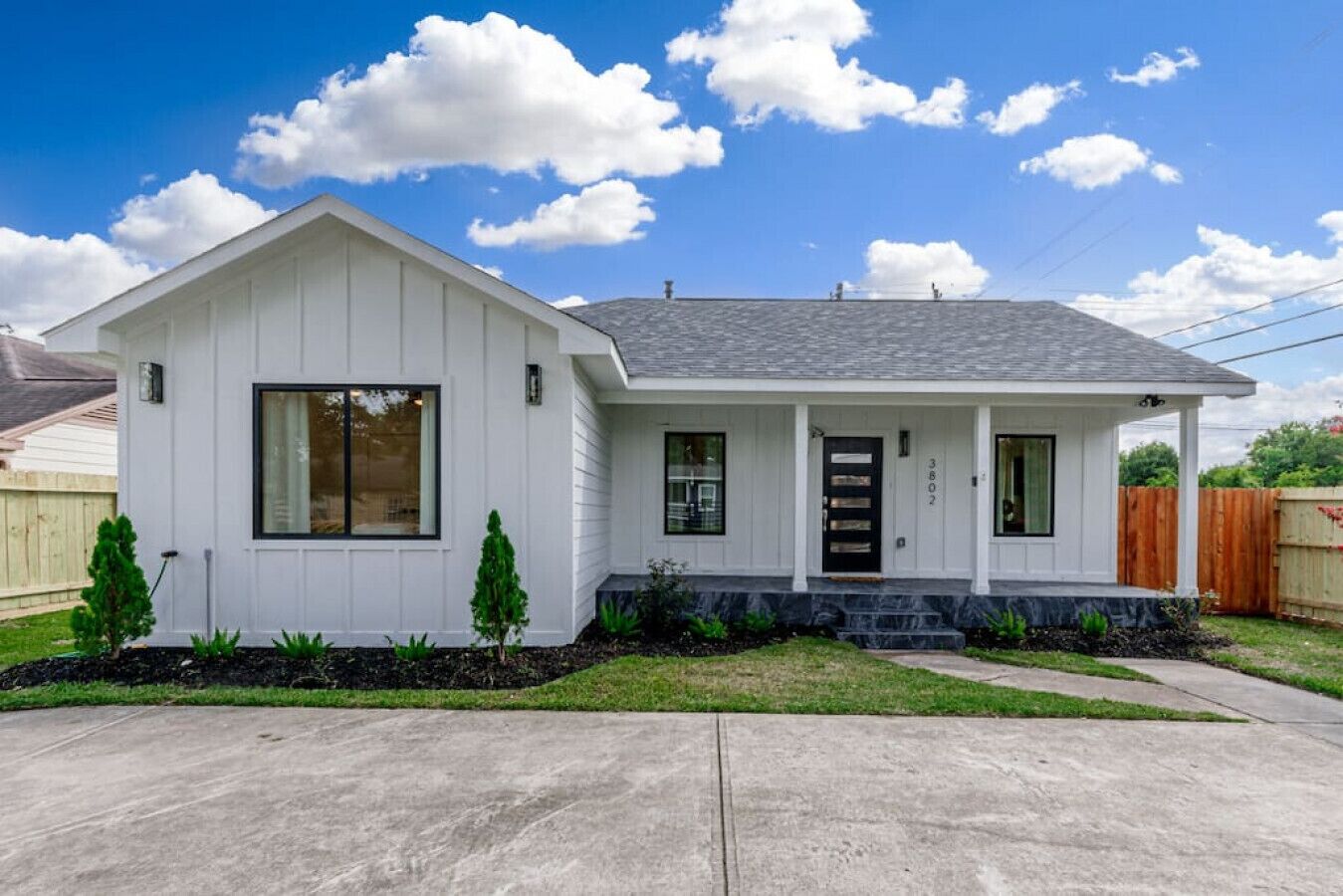 The Farmhouse · The Farmhouse, Modern Luxury Retreat near Downtown