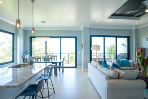 Smart TV - Beachfront Condo Complex In Placencia Village (Placencia)