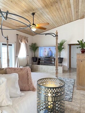 4 bedrooms, in-room safe, desk, iron/ironing board