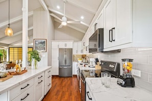 冰箱、微波炉、炉灶、洗碗机