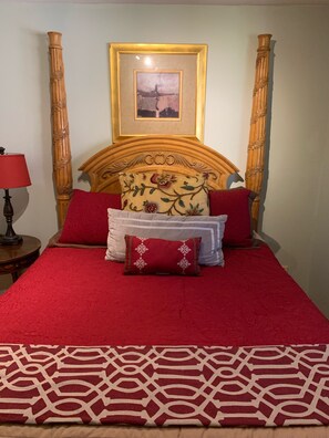 3 bedrooms, desk, iron/ironing board, free WiFi