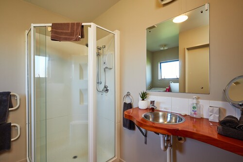 Spacious 1 bedroom Cottage