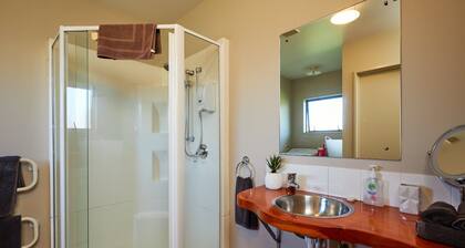Spacious 1 bedroom Cottage