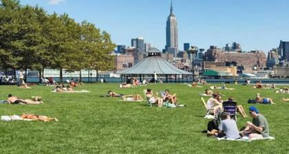 HUGE Sun-kissed 3BR 1 Stop to NYC