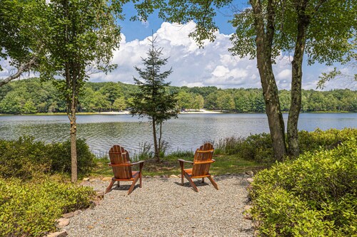Lake Front Lodge Hot tub fire pit Kayak
