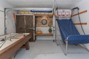 Games room - Lake Front Lodge Hot tub fire pit Kayak (Blakeslee)