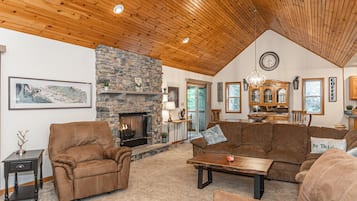 Smart TV, fireplace, table tennis