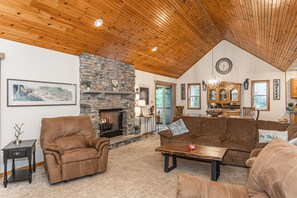 Smart TV, fireplace, ping pong