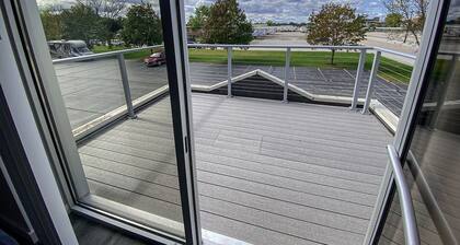 Lambeau Field and the entertainment district all less than a mile walk!