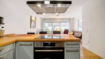 Réfrigérateur, four, plaque de cuisson, lave-vaisselle