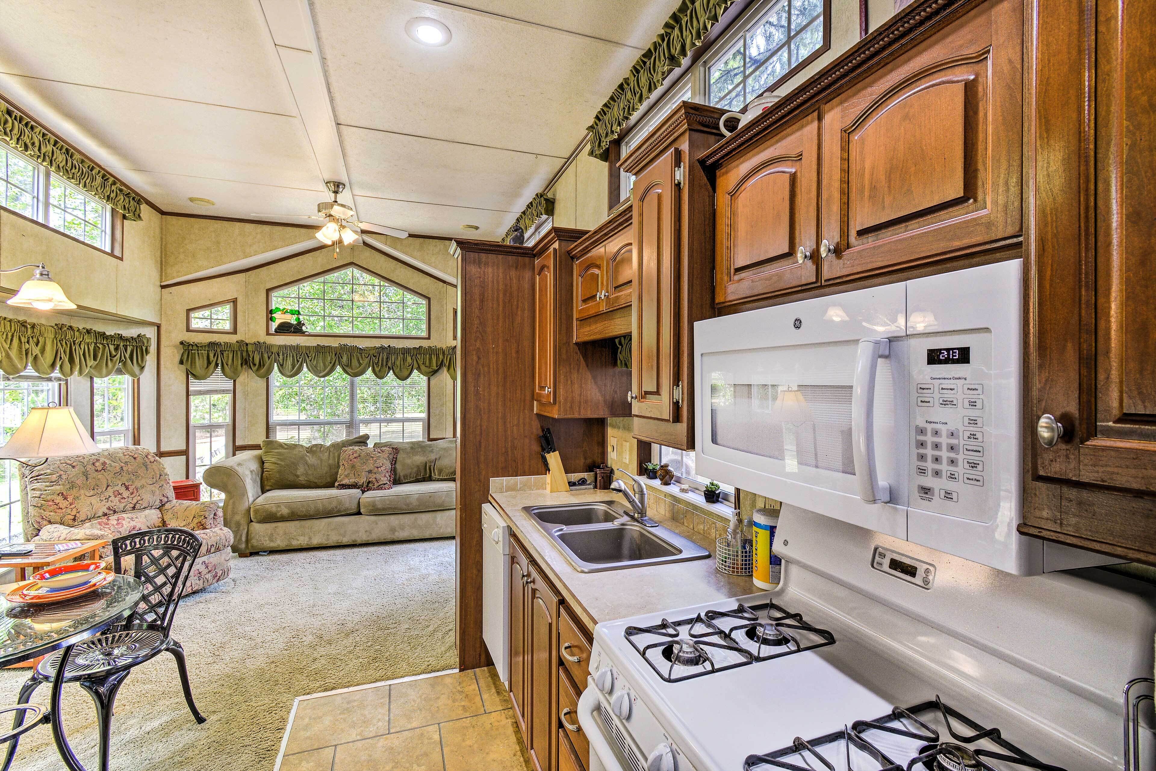 Cookware/dishes/utensils, paper towels, dining tables