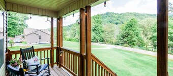 Cozy Pet Friendly Summer Retreat, Mountain View Fire Pit Good Location near AVL